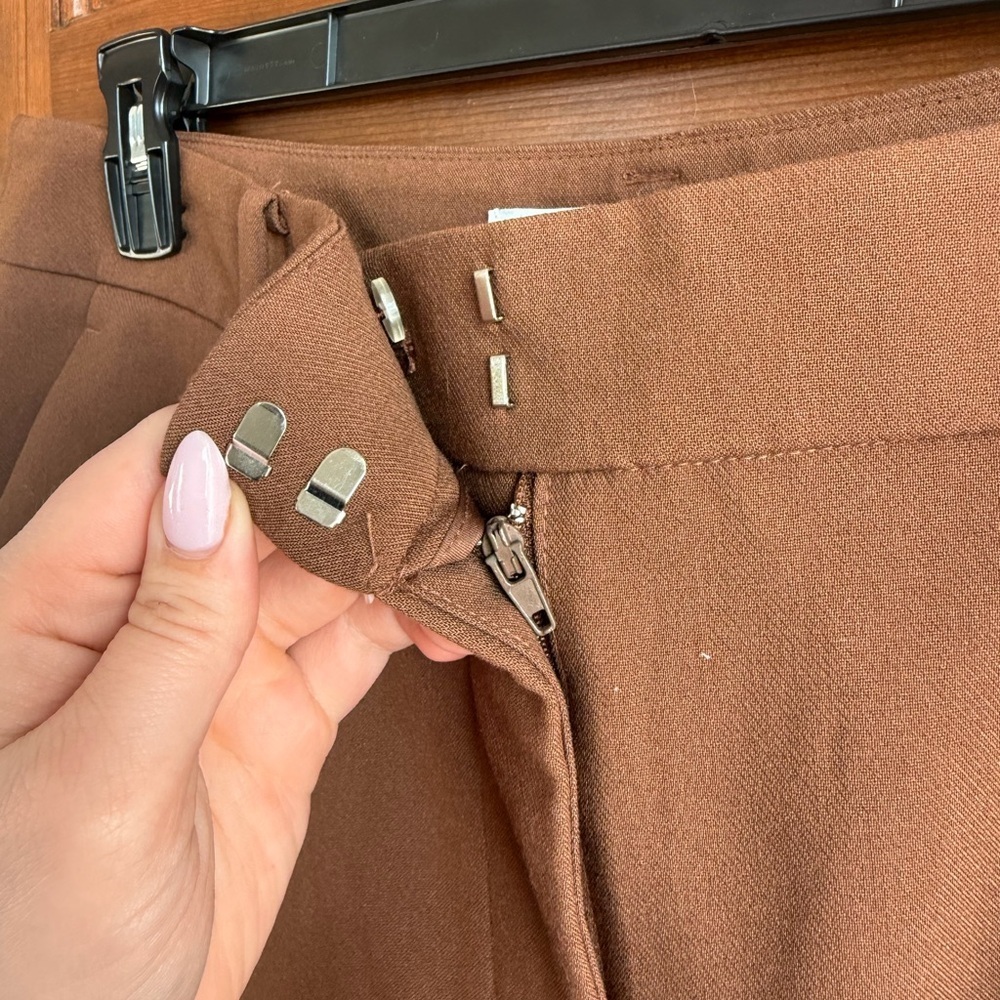 Women’s Nine West Pleated High Waisted Trouser Shorts - Picture 4 of 5